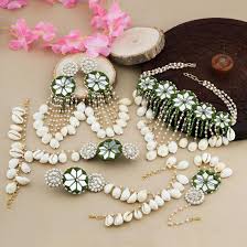 Jewelry & Accessories